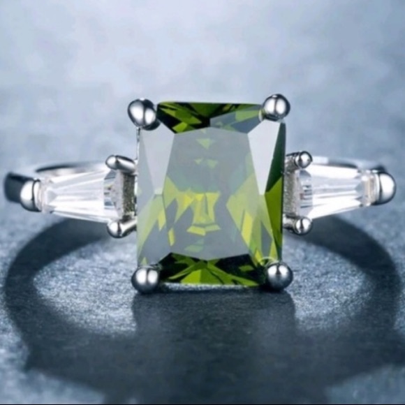Princess Cut Peridot Sterling Silver Ring - Picture 4 of 5